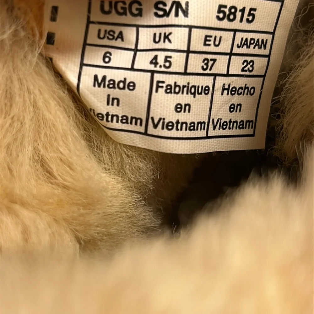 UGG almost new leather sheep skin boots